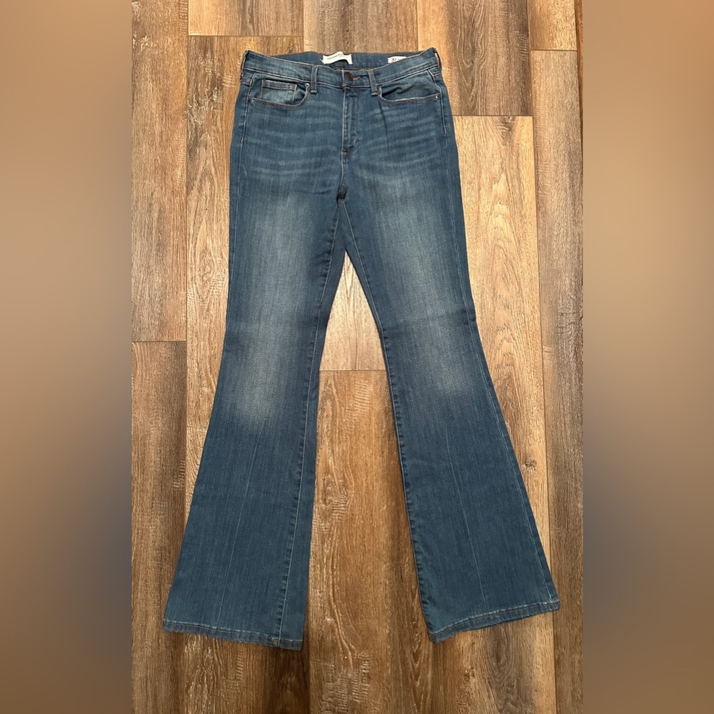 Banana Republic Medium Wash Flare Size 30R Jeans